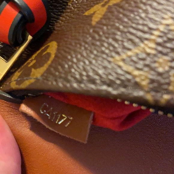 Louis Vuitton Tuileries Hobo - Picture 5 of 16